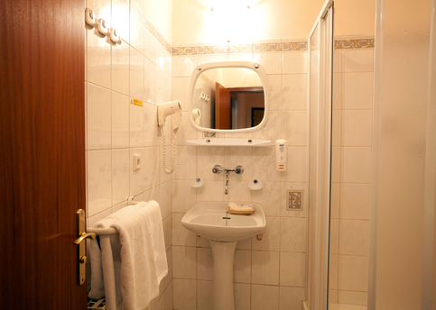 Main hotel kavalir bathroom