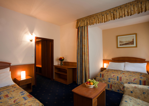 Main hotel kavalir triple room