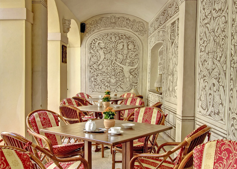 Main cafe barocco veneziano    fountain courtyard