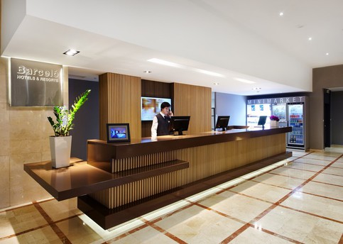 Main 8 lobby reception 1 hotel barcelo praha25 138409